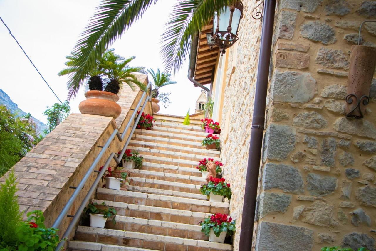 Agriturismo Paradiso Di Barchi Villa Terracina Buitenkant foto